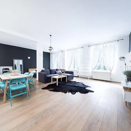 Boris' Old Town Apartment