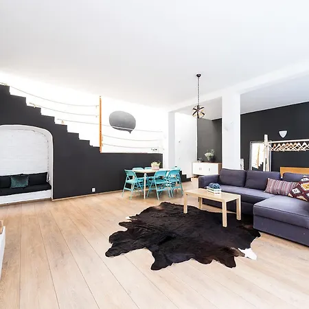 Boris' Old Town Apartment *