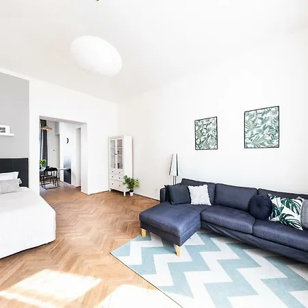 Boris' Old Town Apartment